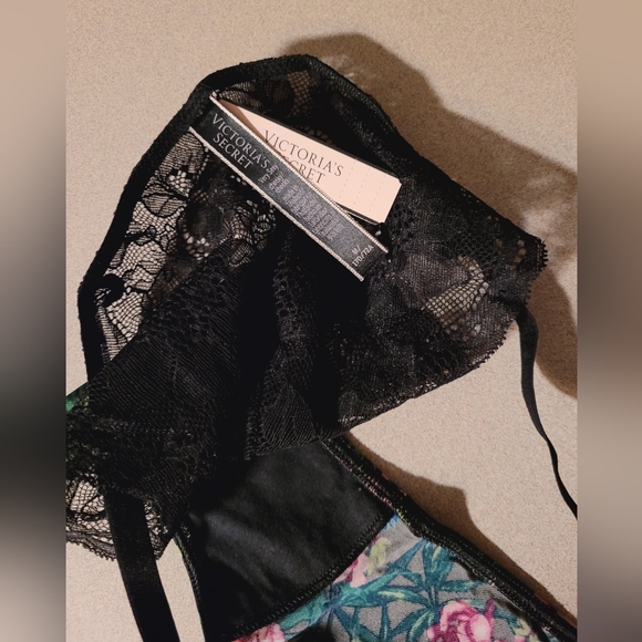 Victoria's Secret Very Sexy Cheeky - Picture 5 of 7